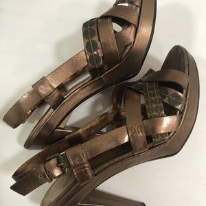 Nine West Gold and Bronze Heels size8
